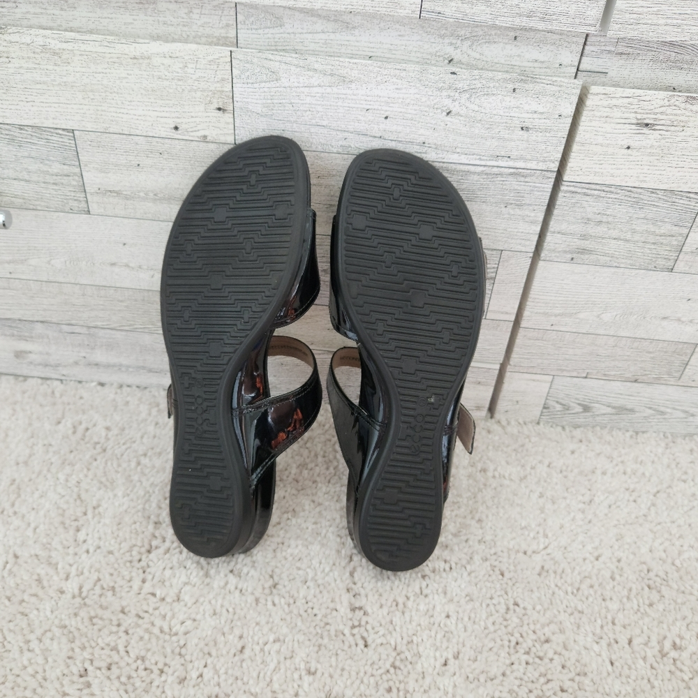 Ecco Classy & Comfortable Black Patent Buckle Slide Sandals - Picture 7 of 7
